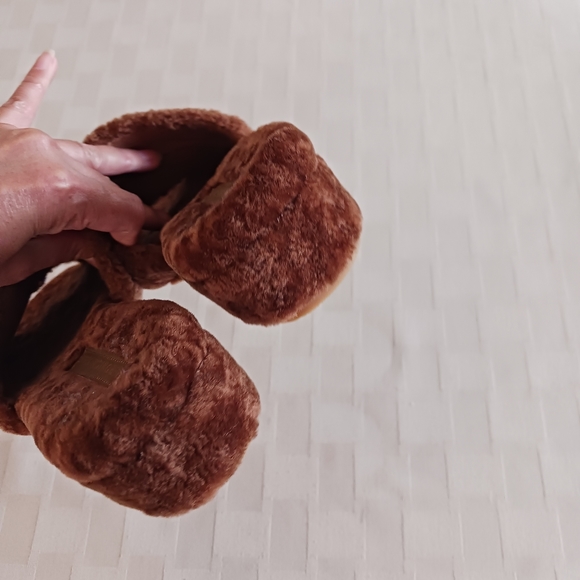 Veronica Beard Desiree Genuine Shearling Slides Sandals - Picture 8 of 9